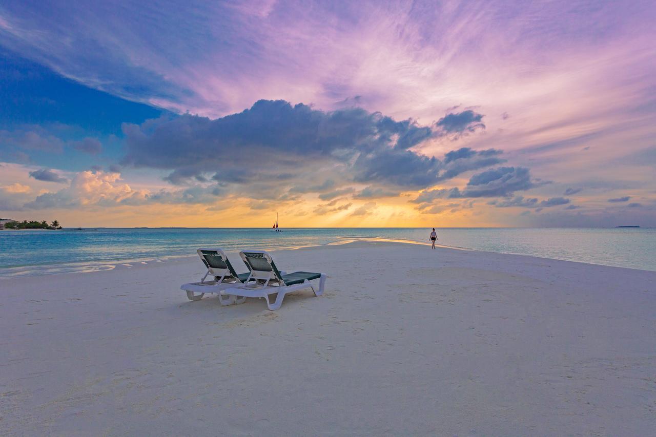 Innahura Maldives Resort Kurendhoo Bagian luar foto